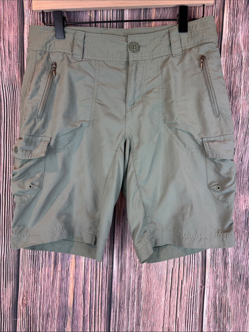 Columbia Olive Green Cargo Shorts with Zip Pockets